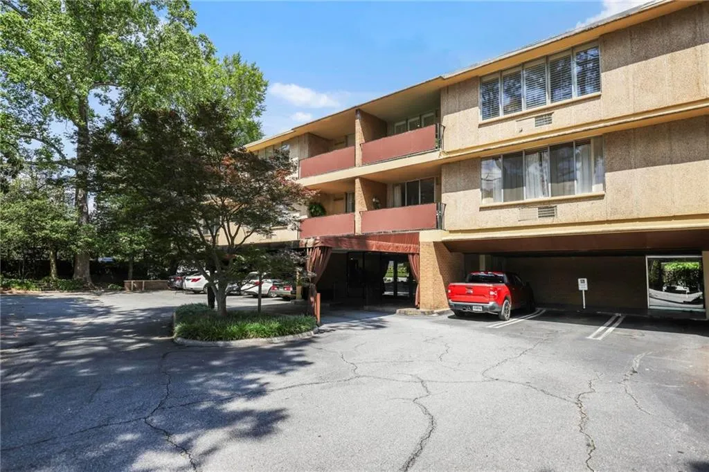 2637 Peachtree Road Ne Unit 407, Atlanta, Georgia 30305, 2 Bedrooms Bedrooms, ,3 BathroomsBathrooms,Residential,For Sale,2637 Peachtree Road Ne Unit 407,7558043