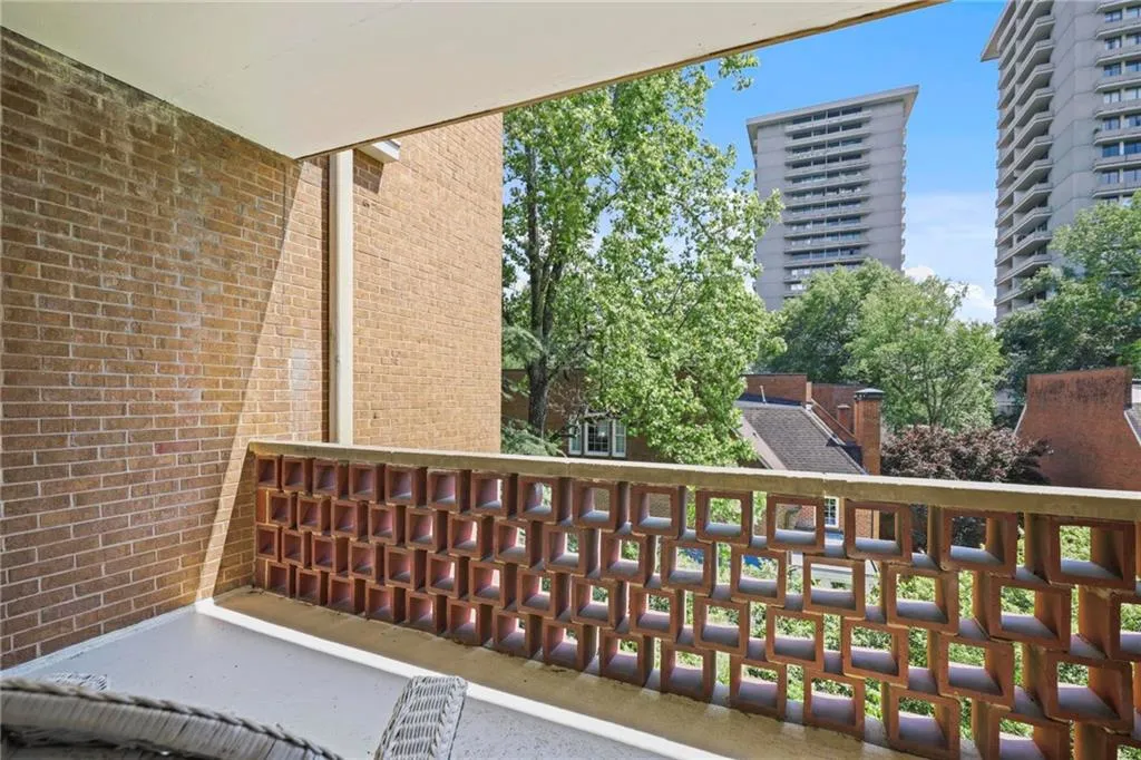 2637 Peachtree Road Ne Unit 407, Atlanta, Georgia 30305, 2 Bedrooms Bedrooms, ,3 BathroomsBathrooms,Residential,For Sale,2637 Peachtree Road Ne Unit 407,7558043
