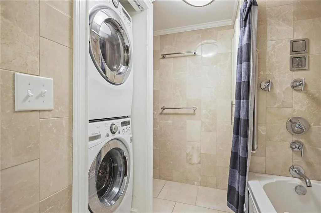 2637 Peachtree Road Ne Unit 407, Atlanta, Georgia 30305, 2 Bedrooms Bedrooms, ,3 BathroomsBathrooms,Residential,For Sale,2637 Peachtree Road Ne Unit 407,7558043