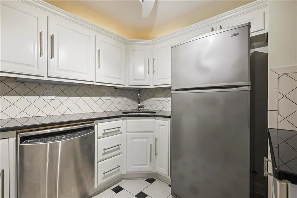 2637 Peachtree Road Ne Unit 407, Atlanta, Georgia 30305, 2 Bedrooms Bedrooms, ,3 BathroomsBathrooms,Residential,For Sale,2637 Peachtree Road Ne Unit 407,7558043