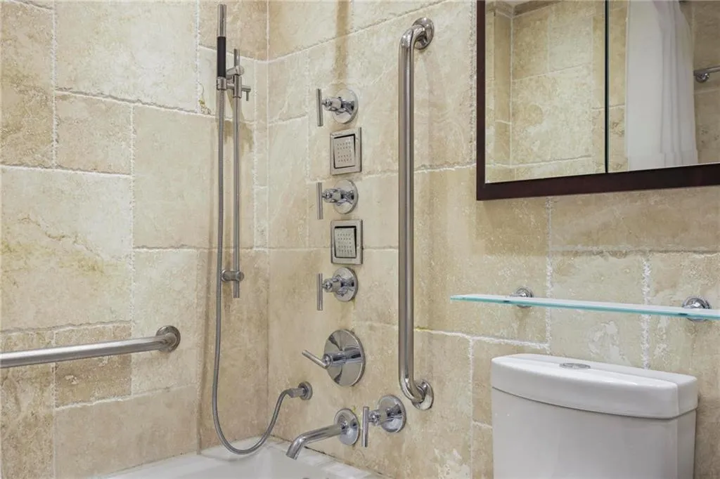 2637 Peachtree Road Ne Unit 407, Atlanta, Georgia 30305, 2 Bedrooms Bedrooms, ,3 BathroomsBathrooms,Residential,For Sale,2637 Peachtree Road Ne Unit 407,7558043