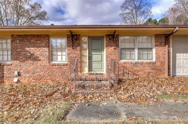 5900 Brookgreen Road, Sandy Springs, Georgia 30328, 3 Bedrooms Bedrooms, ,3 BathroomsBathrooms,Residential,Sold,5900 Brookgreen Road,6652048