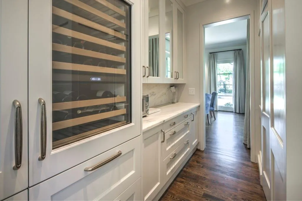 43 Lake Forrest Lane Ne, Atlanta, Georgia 30342, 4 Bedrooms Bedrooms, ,4 BathroomsBathrooms,Residential,Sold,43 Lake Forrest Lane Ne,5677323