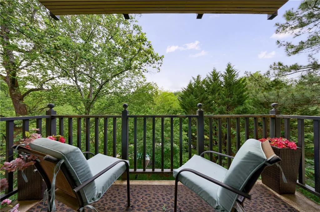 27306 Plantation Drive Ne, Atlanta, Georgia 30324, 2 Bedrooms Bedrooms, ,2 BathroomsBathrooms,Residential,Sold,27306 Plantation Drive Ne,7567328
