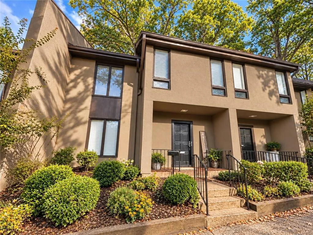 60 Ivy Parkway Ne, Atlanta, Georgia 30342, 3 Bedrooms Bedrooms, 0 ,2 BathroomsBathrooms,Residential,For Sale,60 Ivy Parkway Ne,7844035