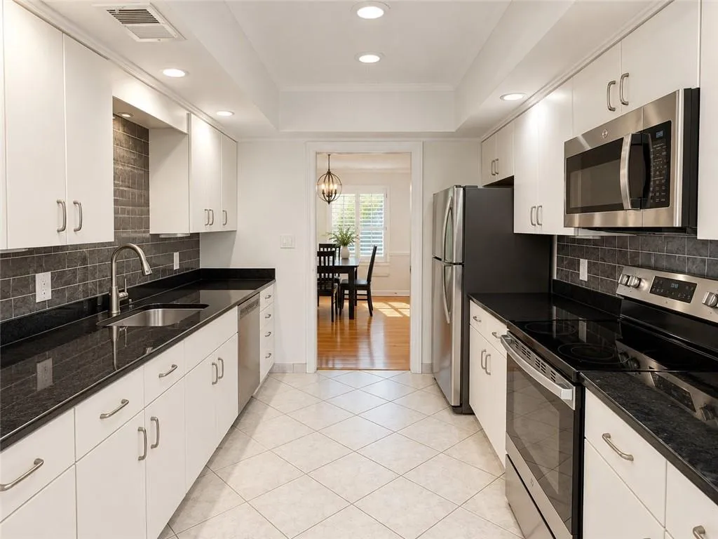 60 Ivy Parkway Ne, Atlanta, Georgia 30342, 3 Bedrooms Bedrooms, 0 ,2 BathroomsBathrooms,Residential,For Sale,60 Ivy Parkway Ne,7844035