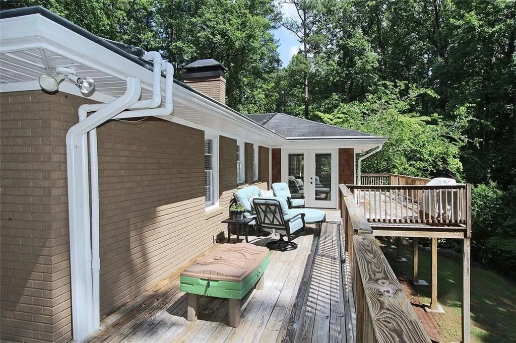 135 Stewart Drive, Atlanta, Georgia 30342, 4 Bedrooms Bedrooms, ,3 BathroomsBathrooms,Residential,Sold,135 Stewart Drive,5694808