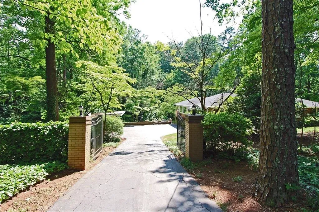 135 Stewart Drive, Atlanta, Georgia 30342, 4 Bedrooms Bedrooms, ,3 BathroomsBathrooms,Residential,Sold,135 Stewart Drive,5694808
