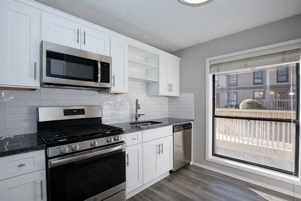 203 Woodcliff Drive Unit 203, Sandy Springs, Georgia 30350, 2 Bedrooms Bedrooms, ,2 BathroomsBathrooms,Residential,Sold,203 Woodcliff Drive Unit 203,6648835