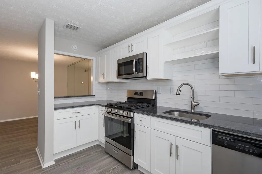 203 Woodcliff Drive Unit 203, Sandy Springs, Georgia 30350, 2 Bedrooms Bedrooms, ,2 BathroomsBathrooms,Residential,Sold,203 Woodcliff Drive Unit 203,6648835