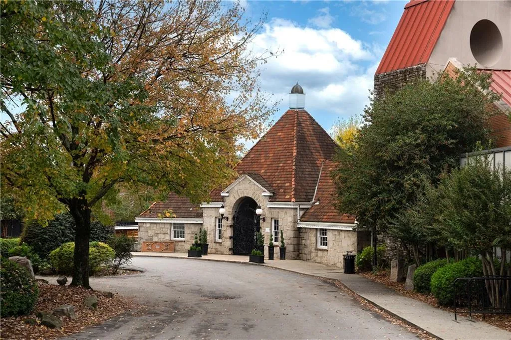 1116 Piedmont Avenue Ne Unit 10, Atlanta, Georgia 30309, 2 Bedrooms Bedrooms, ,2 BathroomsBathrooms,Residential,For Sale,1116 Piedmont Avenue Ne Unit 10,7672670