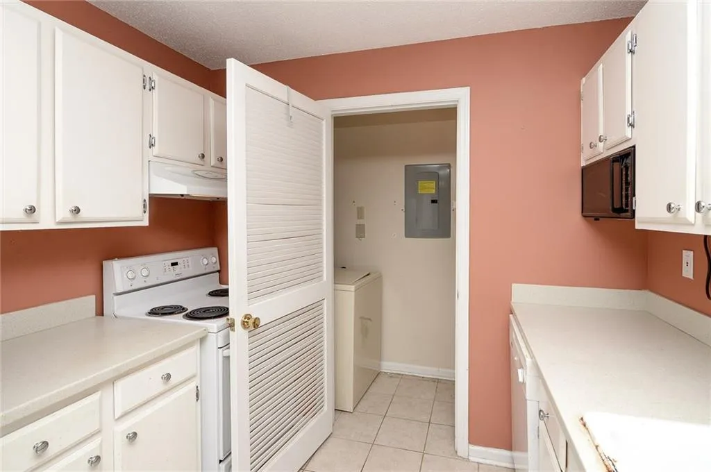 108 Granville Court, Atlanta, Georgia 30328, 1 Bedroom Bedrooms, ,1 BathroomBathrooms,Residential,Sold,108 Granville Court,5955214