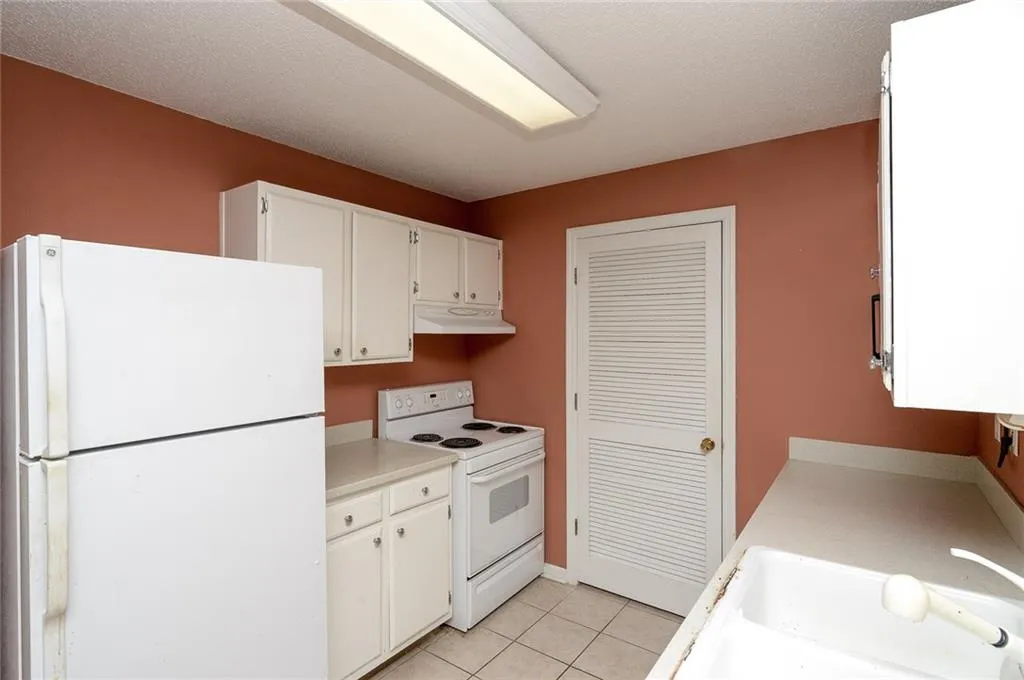 108 Granville Court, Atlanta, Georgia 30328, 1 Bedroom Bedrooms, ,1 BathroomBathrooms,Residential,Sold,108 Granville Court,5955214