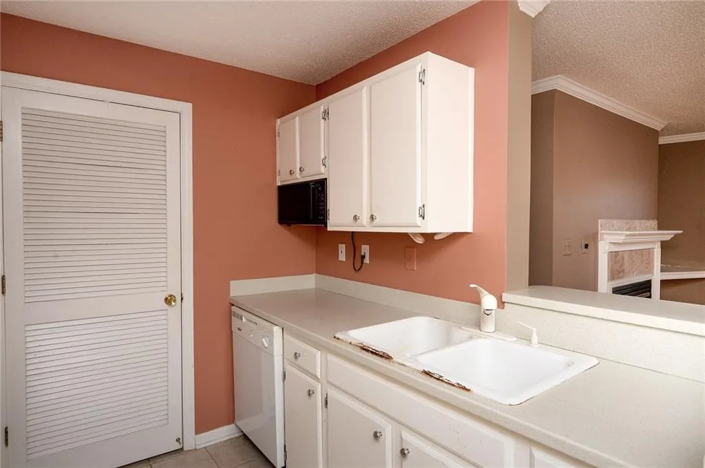 108 Granville Court, Atlanta, Georgia 30328, 1 Bedroom Bedrooms, ,1 BathroomBathrooms,Residential,Sold,108 Granville Court,5955214