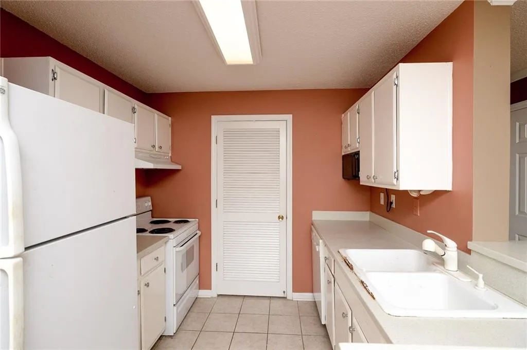 108 Granville Court, Atlanta, Georgia 30328, 1 Bedroom Bedrooms, ,1 BathroomBathrooms,Residential,Sold,108 Granville Court,5955214