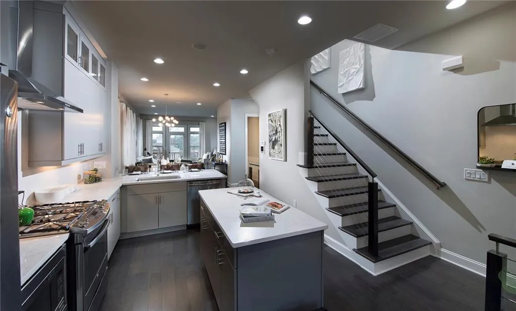 4304 Parkside Place, Atlanta, Georgia 30342, 2 Bedrooms Bedrooms, ,2 BathroomsBathrooms,Residential,Sold,4304 Parkside Place,5982279