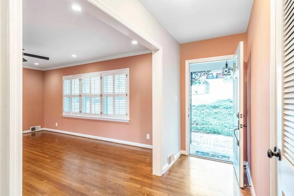 770 Starlight Drive Ne, Atlanta, Georgia 30342, 3 Bedrooms Bedrooms, ,2 BathroomsBathrooms,Residential,Sold,770 Starlight Drive Ne,6834097