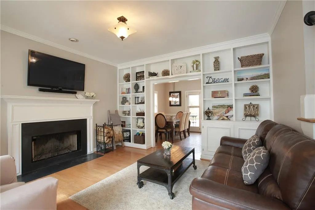 396 Carolwood Lane, Atlanta, Georgia 30342, 3 Bedrooms Bedrooms, ,2 BathroomsBathrooms,Residential,Sold,396 Carolwood Lane,5795377