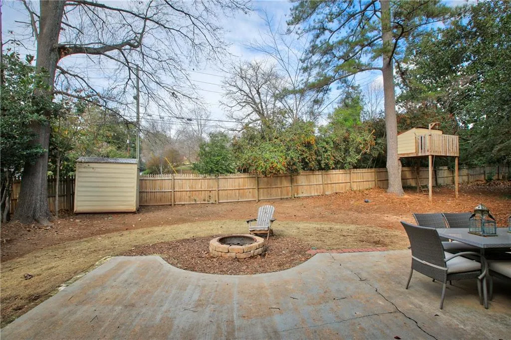 396 Carolwood Lane, Atlanta, Georgia 30342, 3 Bedrooms Bedrooms, ,2 BathroomsBathrooms,Residential,Sold,396 Carolwood Lane,5795377