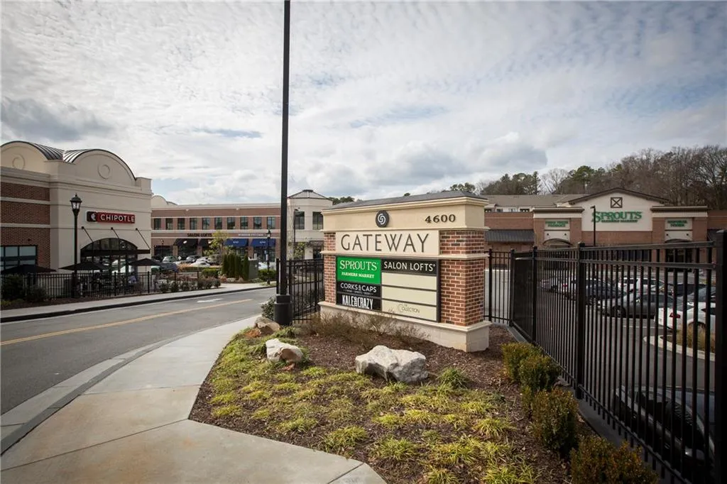 396 Carolwood Lane, Atlanta, Georgia 30342, 3 Bedrooms Bedrooms, ,2 BathroomsBathrooms,Residential,Sold,396 Carolwood Lane,5795377