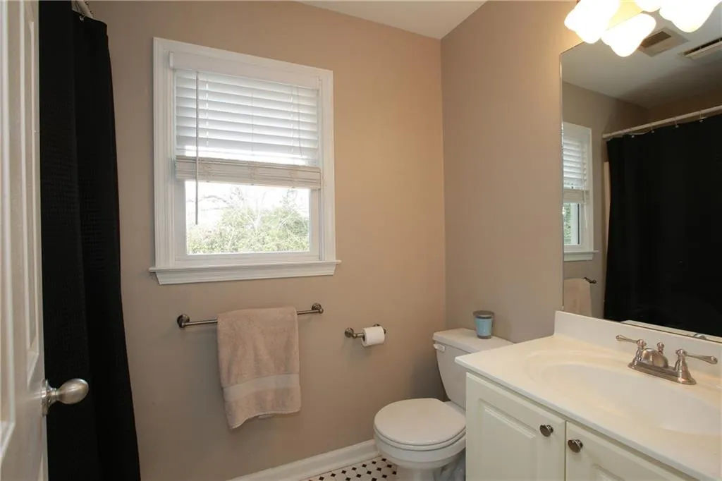 396 Carolwood Lane, Atlanta, Georgia 30342, 3 Bedrooms Bedrooms, ,2 BathroomsBathrooms,Residential,Sold,396 Carolwood Lane,5795377