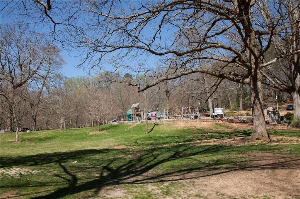 396 Carolwood Lane, Atlanta, Georgia 30342, 3 Bedrooms Bedrooms, ,2 BathroomsBathrooms,Residential,Sold,396 Carolwood Lane,5795377