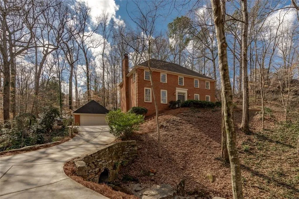 6090 River Chase Circle, Sandy Springs, Georgia 30328, 4 Bedrooms Bedrooms, ,4 BathroomsBathrooms,Residential,Sold,6090 River Chase Circle,7003497