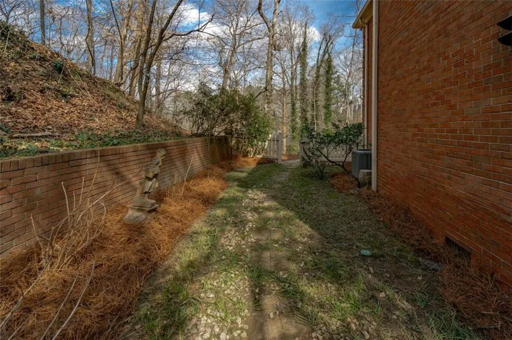 6090 River Chase Circle, Sandy Springs, Georgia 30328, 4 Bedrooms Bedrooms, ,4 BathroomsBathrooms,Residential,Sold,6090 River Chase Circle,7003497