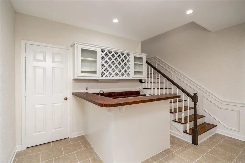 6090 River Chase Circle, Sandy Springs, Georgia 30328, 4 Bedrooms Bedrooms, ,4 BathroomsBathrooms,Residential,Sold,6090 River Chase Circle,7003497