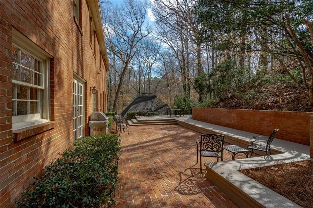 6090 River Chase Circle, Sandy Springs, Georgia 30328, 4 Bedrooms Bedrooms, ,4 BathroomsBathrooms,Residential,Sold,6090 River Chase Circle,7003497