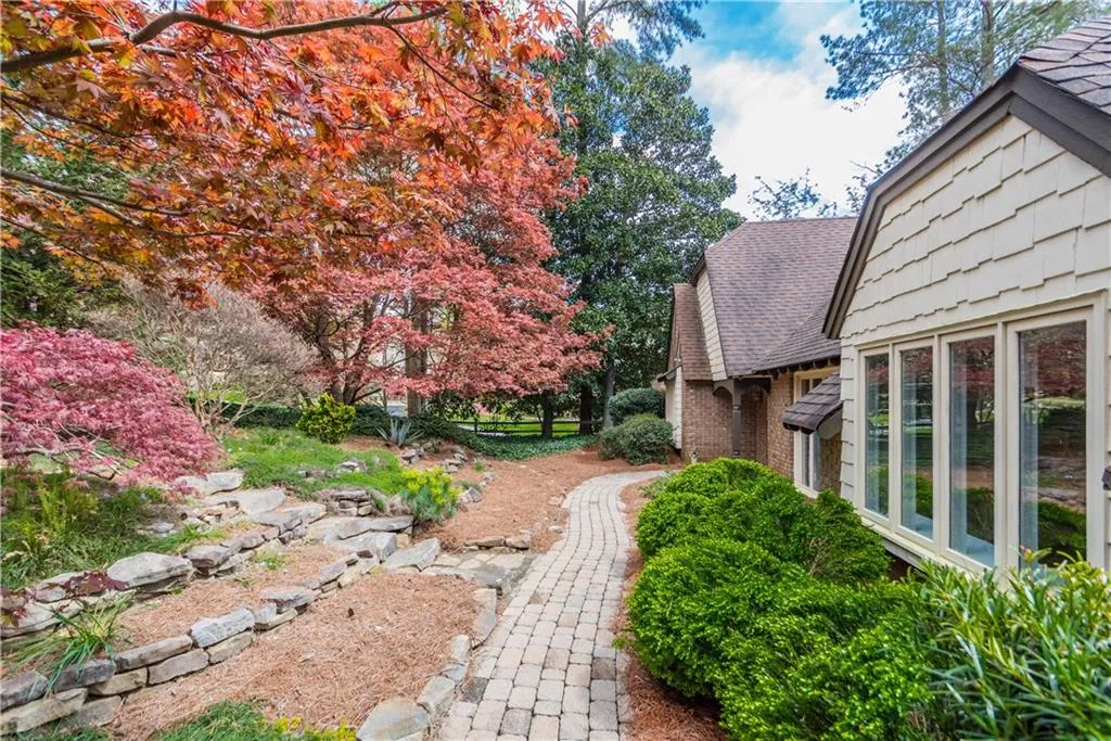 155 Black Water Cove, Sandy Springs, Georgia 30328, 5 Bedrooms Bedrooms, ,2 BathroomsBathrooms,Residential,Sold,155 Black Water Cove,5955878
