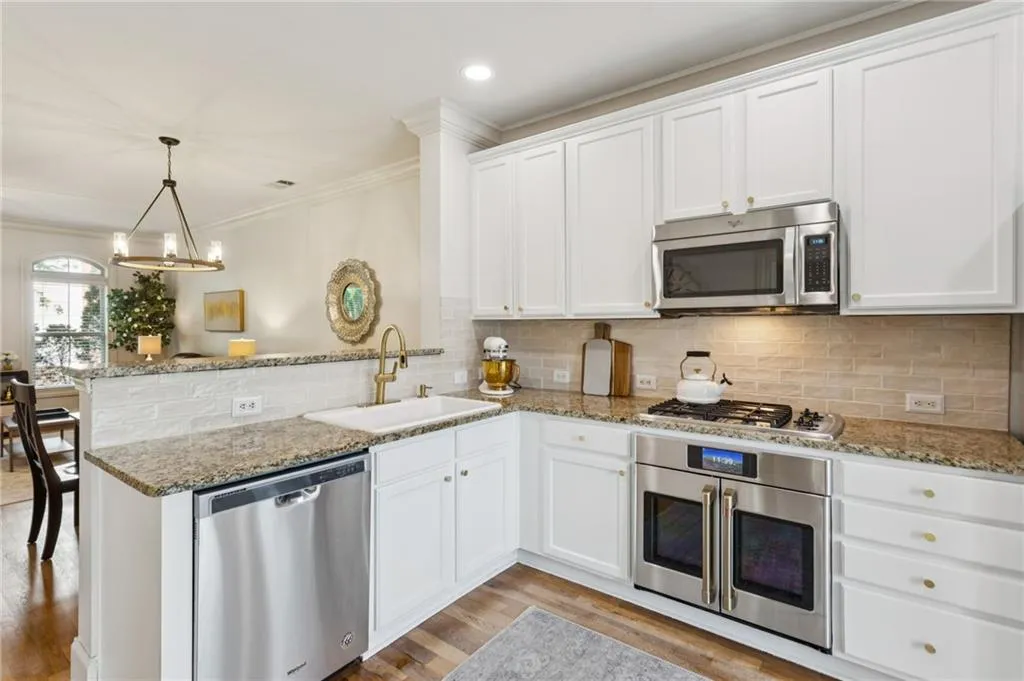 291 Le Gran Bend Unit 291, Atlanta, Georgia 30328, 2 Bedrooms Bedrooms, ,2 BathroomsBathrooms,Residential,For Sale,291 Le Gran Bend Unit 291,7758176