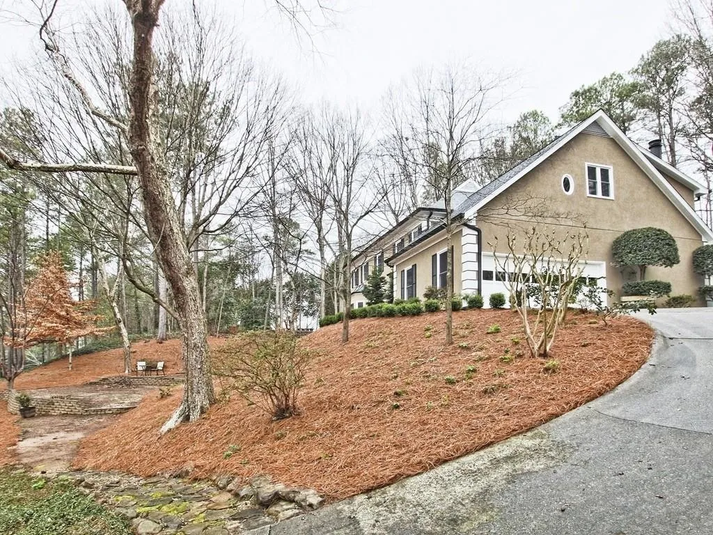 9590 Huntcliff Trace, Sandy Springs, Georgia 30350, 5 Bedrooms Bedrooms, ,5 BathroomsBathrooms,Residential,Sold,9590 Huntcliff Trace,6680604
