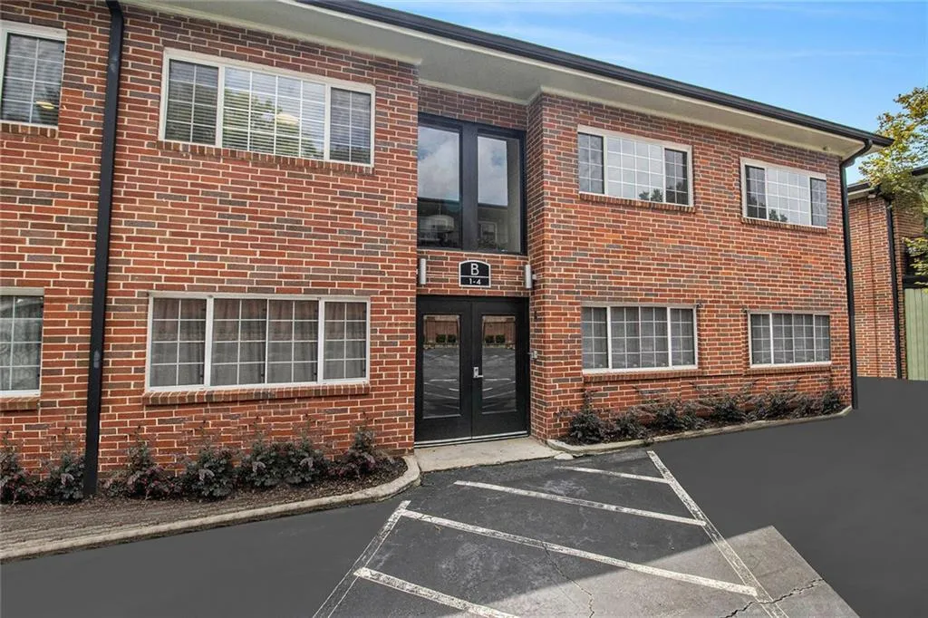 1705 Monroe Drive Ne Unit B4, Atlanta, Georgia 30324, 2 Bedrooms Bedrooms, ,1 BathroomBathrooms,Residential,For Sale,1705 Monroe Drive Ne Unit B4,7636737