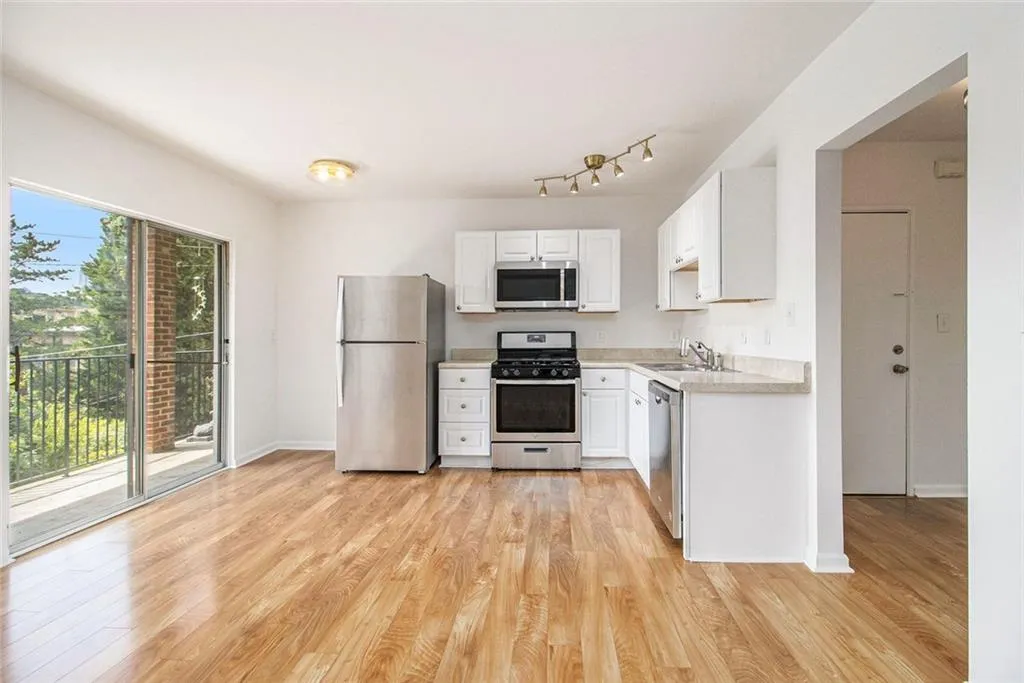 1705 Monroe Drive Ne Unit B4, Atlanta, Georgia 30324, 2 Bedrooms Bedrooms, ,1 BathroomBathrooms,Residential,For Sale,1705 Monroe Drive Ne Unit B4,7636737