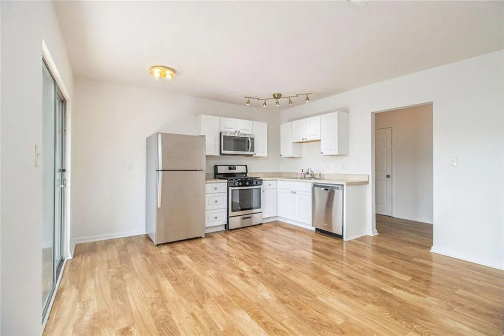 1705 Monroe Drive Ne Unit B4, Atlanta, Georgia 30324, 2 Bedrooms Bedrooms, ,1 BathroomBathrooms,Residential,For Sale,1705 Monroe Drive Ne Unit B4,7636737