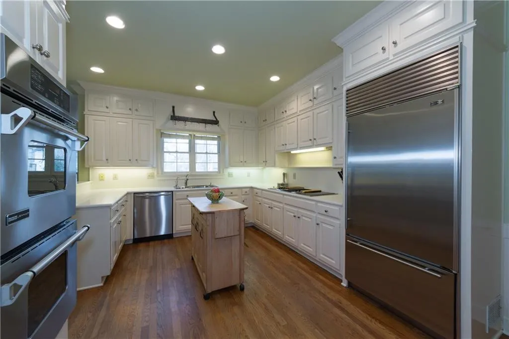 120 Wing Mill Road, Sandy Springs, Georgia 30350, 5 Bedrooms Bedrooms, ,4 BathroomsBathrooms,Residential,Sold,120 Wing Mill Road,5646310