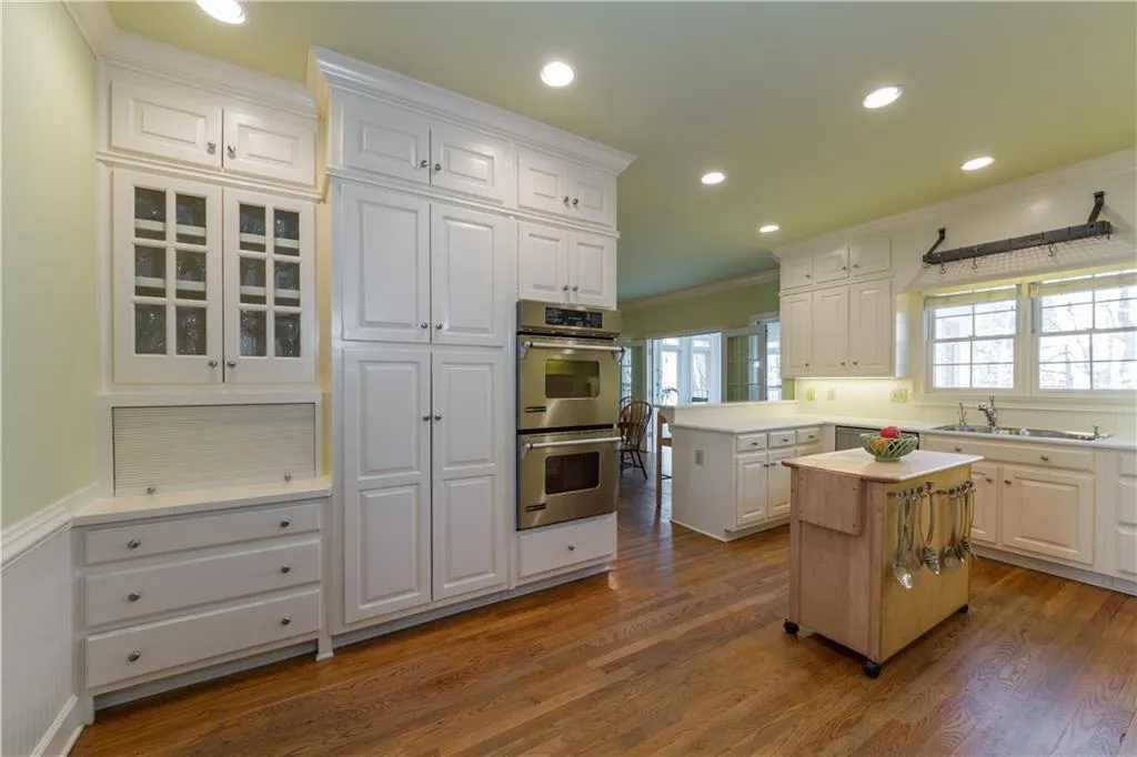 120 Wing Mill Road, Sandy Springs, Georgia 30350, 5 Bedrooms Bedrooms, ,4 BathroomsBathrooms,Residential,Sold,120 Wing Mill Road,5646310