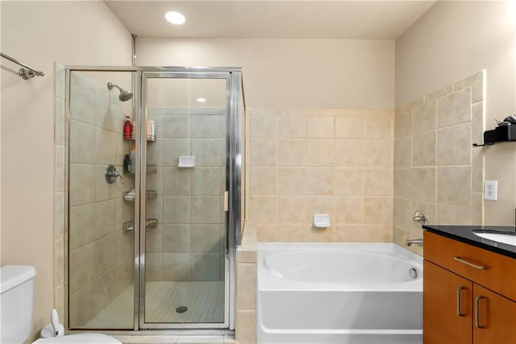711 Cosmopolitan Unit 517, Atlanta, Georgia 30324, 2 Bedrooms Bedrooms, ,2 BathroomsBathrooms,Residential,For Sale,711 Cosmopolitan Unit 517,7626323
