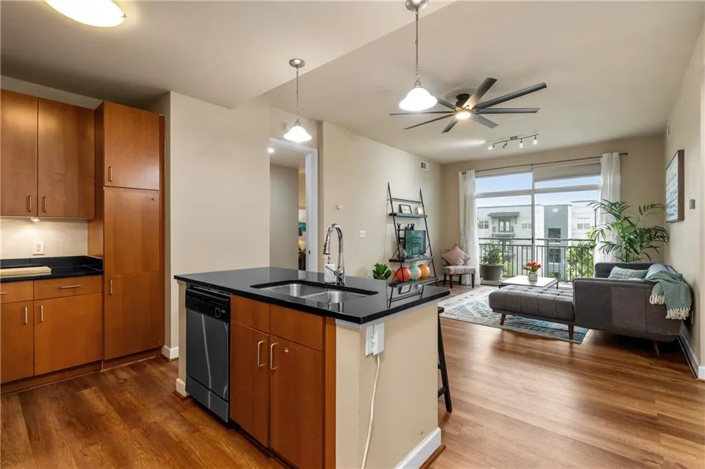 711 Cosmopolitan Unit 517, Atlanta, Georgia 30324, 2 Bedrooms Bedrooms, ,2 BathroomsBathrooms,Residential,For Sale,711 Cosmopolitan Unit 517,7626323