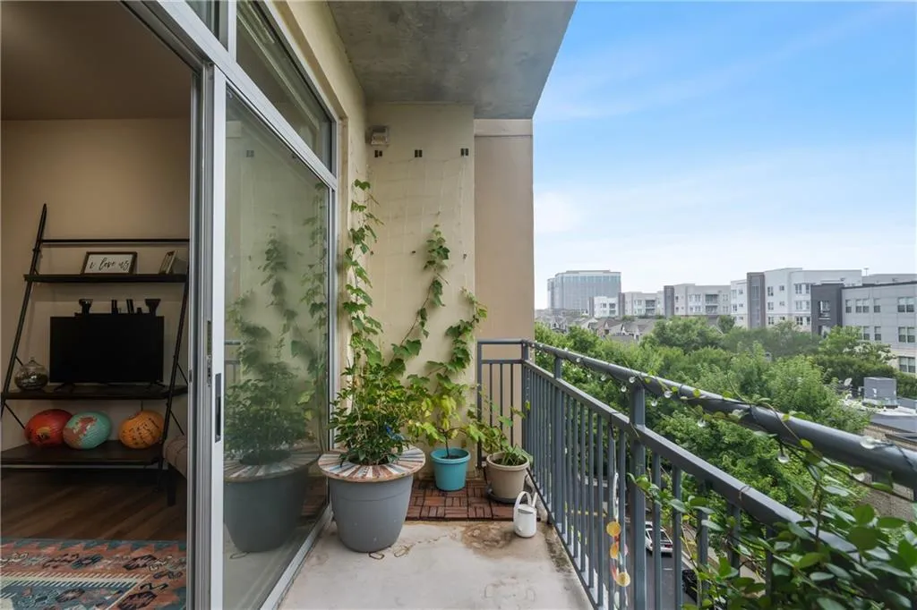 711 Cosmopolitan Unit 517, Atlanta, Georgia 30324, 2 Bedrooms Bedrooms, ,2 BathroomsBathrooms,Residential,For Sale,711 Cosmopolitan Unit 517,7626323