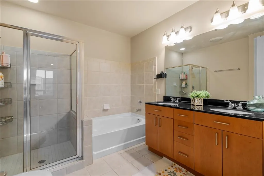 711 Cosmopolitan Unit 517, Atlanta, Georgia 30324, 2 Bedrooms Bedrooms, ,2 BathroomsBathrooms,Residential,For Sale,711 Cosmopolitan Unit 517,7626323