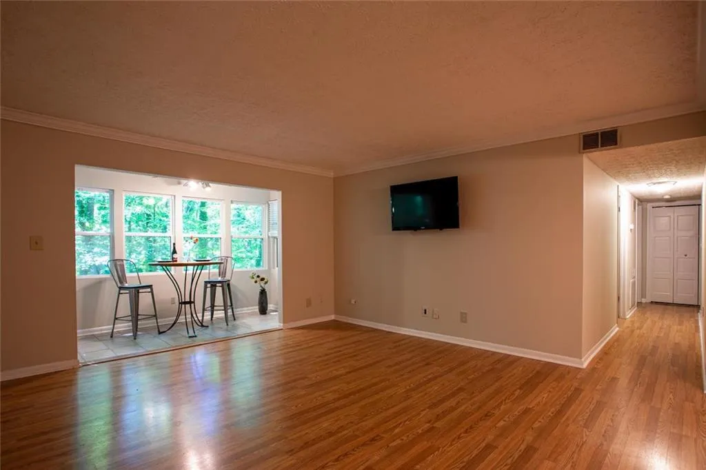 5143 Roswell Road Unit 5, Atlanta, Georgia 30342, 2 Bedrooms Bedrooms, ,1 BathroomBathrooms,Residential,Sold,5143 Roswell Road Unit 5,6717554