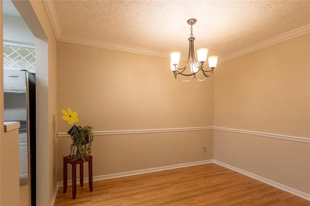 5143 Roswell Road Unit 5, Atlanta, Georgia 30342, 2 Bedrooms Bedrooms, ,1 BathroomBathrooms,Residential,Sold,5143 Roswell Road Unit 5,6717554