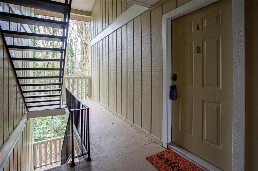 5143 Roswell Road Unit 5, Atlanta, Georgia 30342, 2 Bedrooms Bedrooms, ,1 BathroomBathrooms,Residential,Sold,5143 Roswell Road Unit 5,6717554