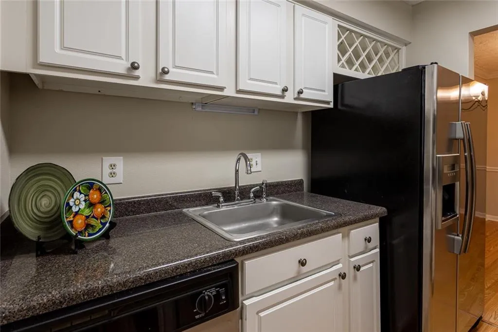 5143 Roswell Road Unit 5, Atlanta, Georgia 30342, 2 Bedrooms Bedrooms, ,1 BathroomBathrooms,Residential,Sold,5143 Roswell Road Unit 5,6717554