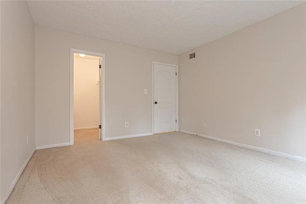 5143 Roswell Road Unit 5, Atlanta, Georgia 30342, 2 Bedrooms Bedrooms, ,1 BathroomBathrooms,Residential,Sold,5143 Roswell Road Unit 5,6717554