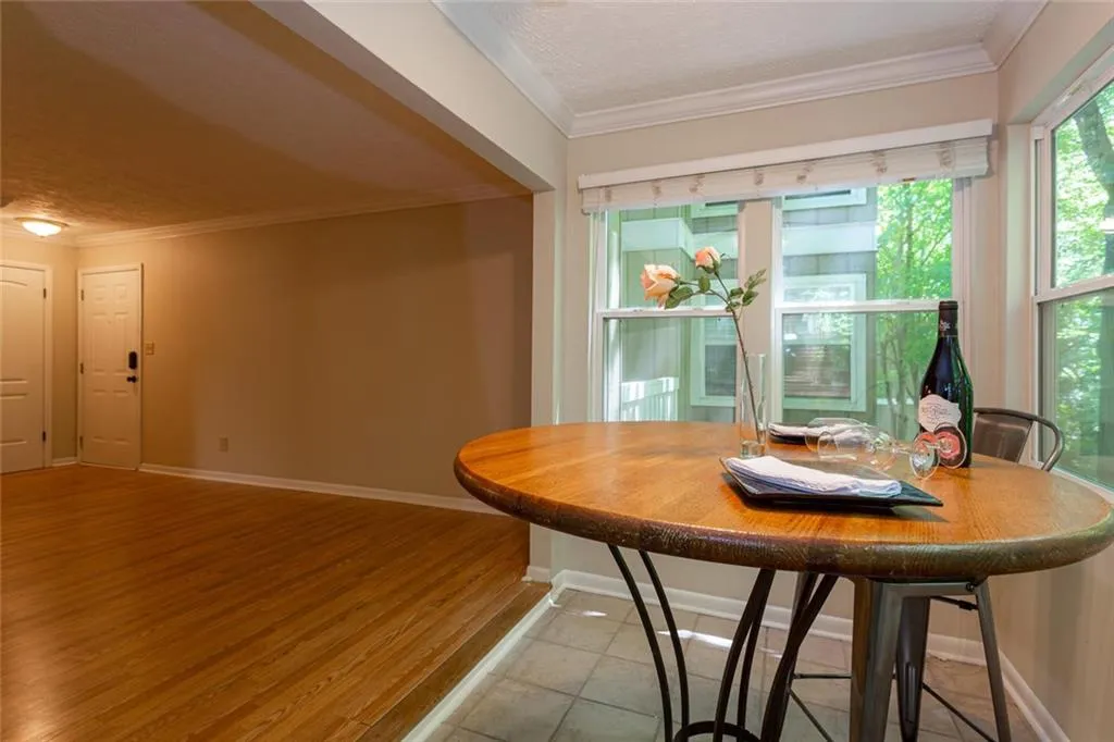 5143 Roswell Road Unit 5, Atlanta, Georgia 30342, 2 Bedrooms Bedrooms, ,1 BathroomBathrooms,Residential,Sold,5143 Roswell Road Unit 5,6717554