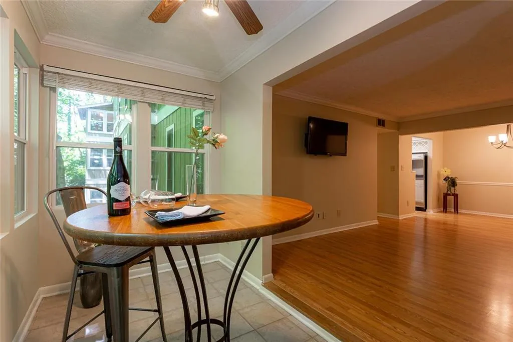 5143 Roswell Road Unit 5, Atlanta, Georgia 30342, 2 Bedrooms Bedrooms, ,1 BathroomBathrooms,Residential,Sold,5143 Roswell Road Unit 5,6717554