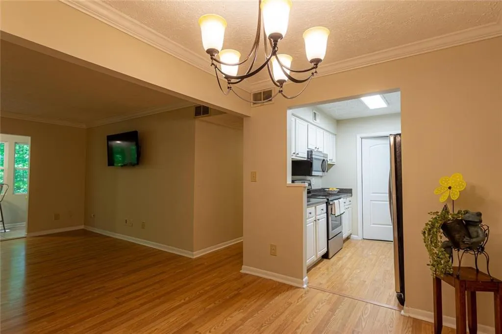 5143 Roswell Road Unit 5, Atlanta, Georgia 30342, 2 Bedrooms Bedrooms, ,1 BathroomBathrooms,Residential,Sold,5143 Roswell Road Unit 5,6717554